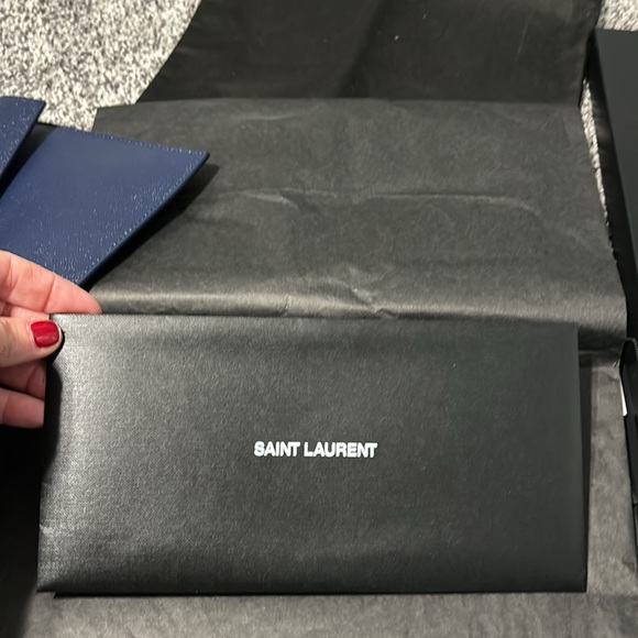 Authentic Like New Yves Saint Laurent Uptown Leather Envelope Pouch Clutch - Picture 11 of 14